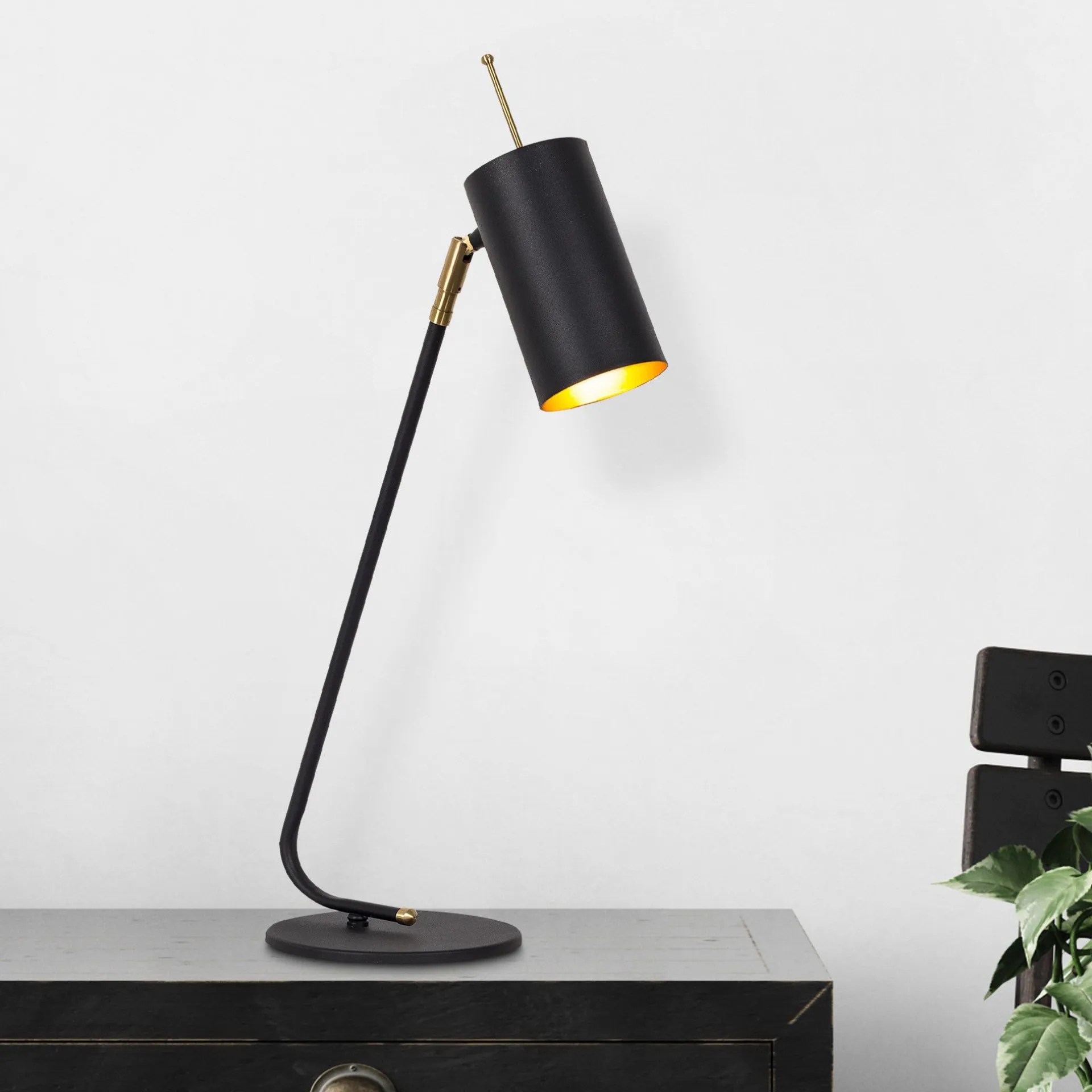 Emob Sivani Tischlampe | IRON BODY |
