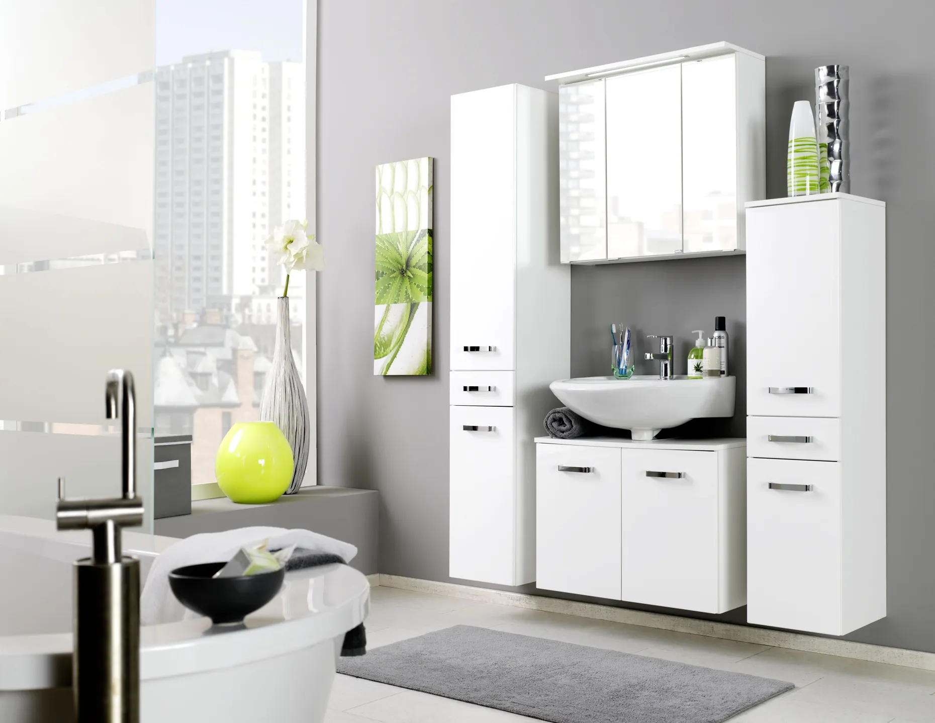 Spiegelschrank Bobbi 60cm Modell 1 3 Türen und LED-Beleuchtung - weiß