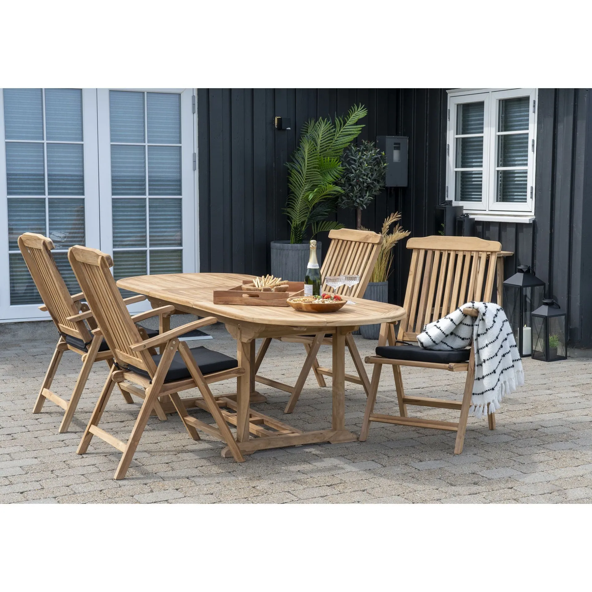 House Nordic Teakholz Salamanca Ausziehbarer Esstisch
