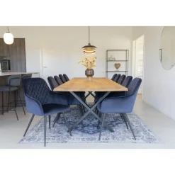 House Nordic Toulon-Esstisch aus Eiche Natur mit gewellter Kante