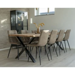 House Nordic Toulon-Esstisch aus Eiche Natur mit gewellter Kante