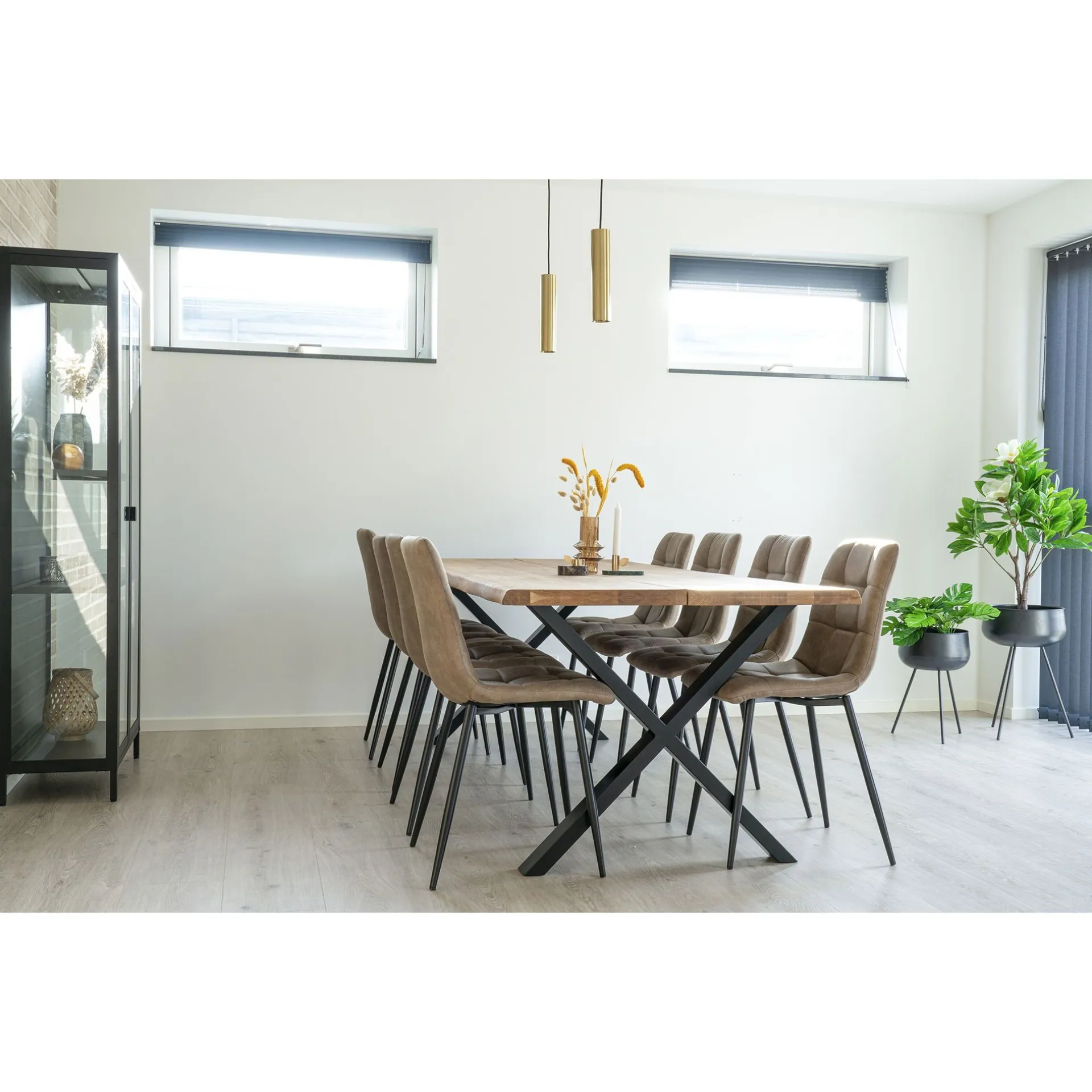 House Nordic Toulon-Esstisch aus Eiche Natur mit gewellter Kante