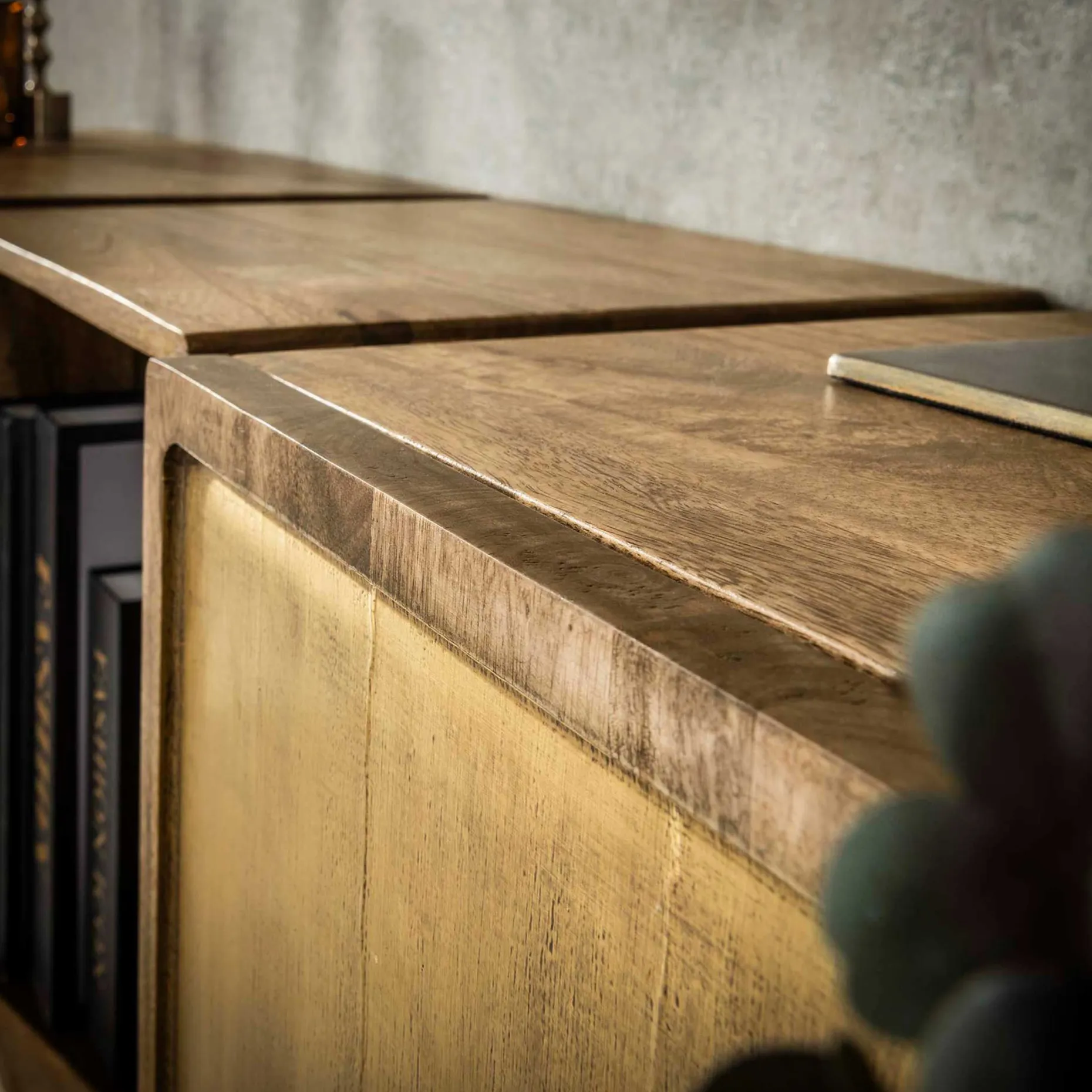 2-türiges Mango-Sideboard und TV-Schrank aus Messing