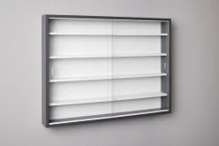 Wandvitrine Collecty | 80 x 9,5 x 60 cm | Farben: Grau und Weiß
