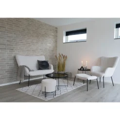 House Nordic e Glasgow Fußstütze - Kuscheliges Lammfell und schwarze Beine