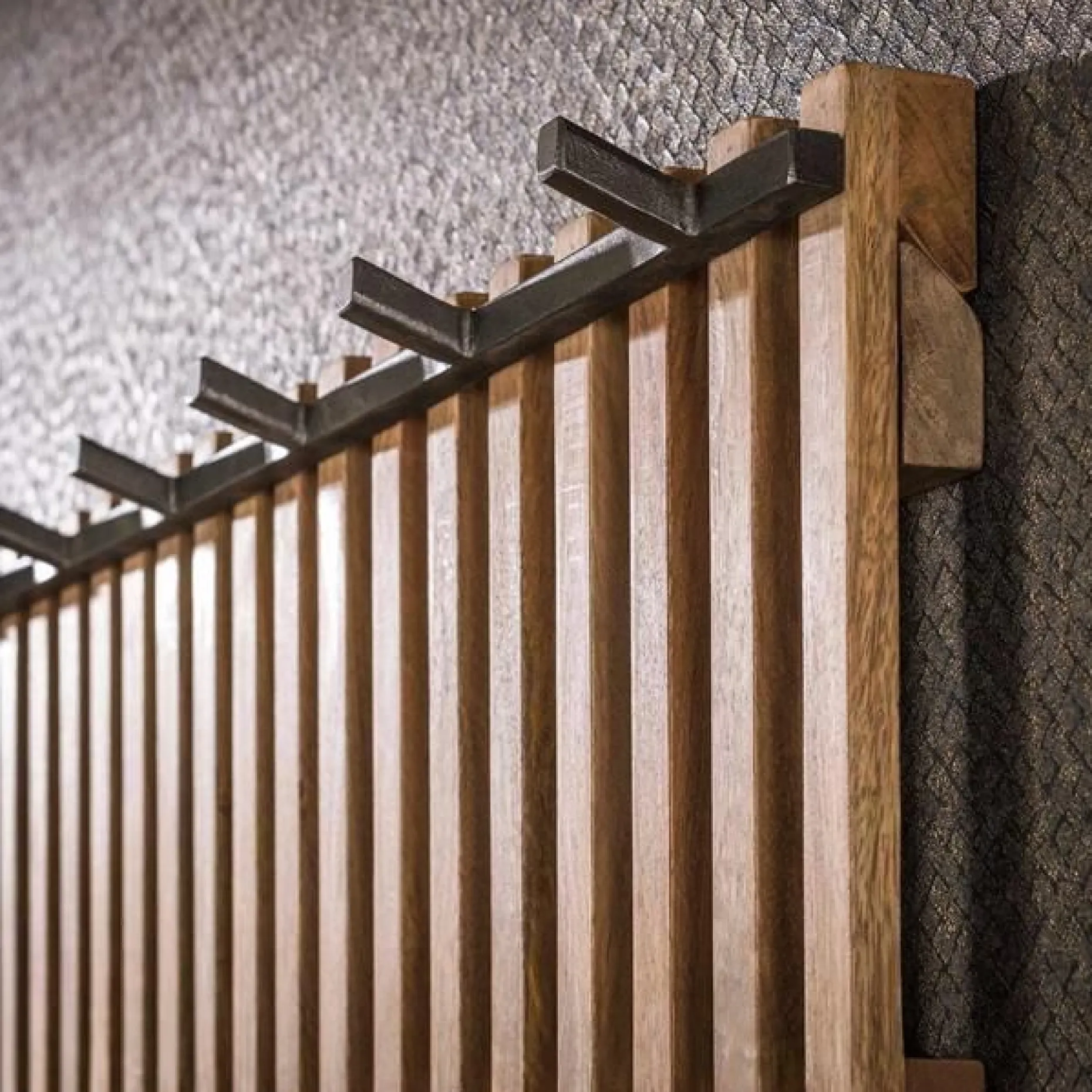 Wes Wandgarderobe 13 Haken - Mangoholz geschliffen