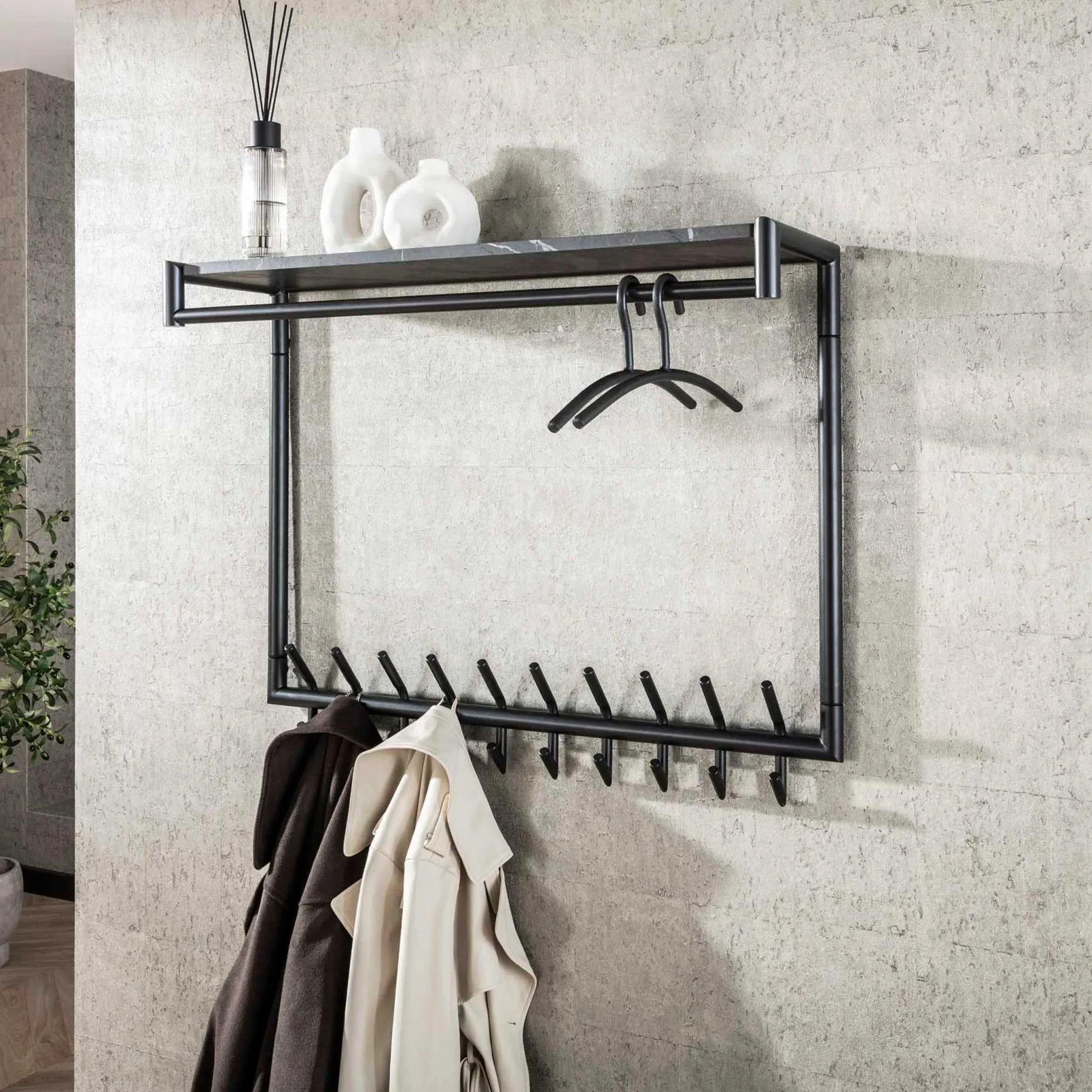 Zeitgenössische Garderobe mit 20 Haken und Hutablage